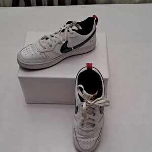 Nike Women's Size 7 White and Black Shoes with Red Logo